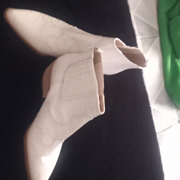 Boots - Picture 5 of 5